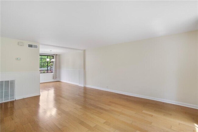 Foto del edificio - 1160 Briarcliff Ct NE