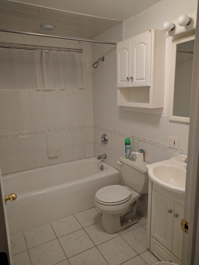 BATHROOM - 429 Clifton Ave