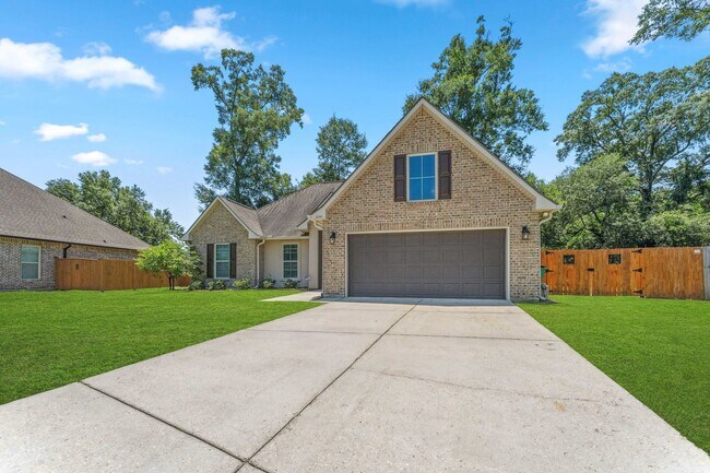 Foto del edificio - Beautiful home in Berkshire Subdivision....