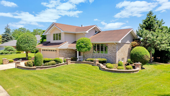 Building Photo - 9041 Sunrise Ln