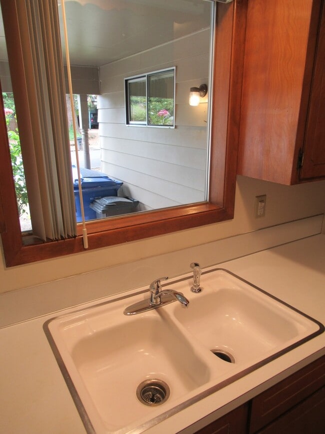 Foto del edificio - Three Bedroom Duplex in South Salem