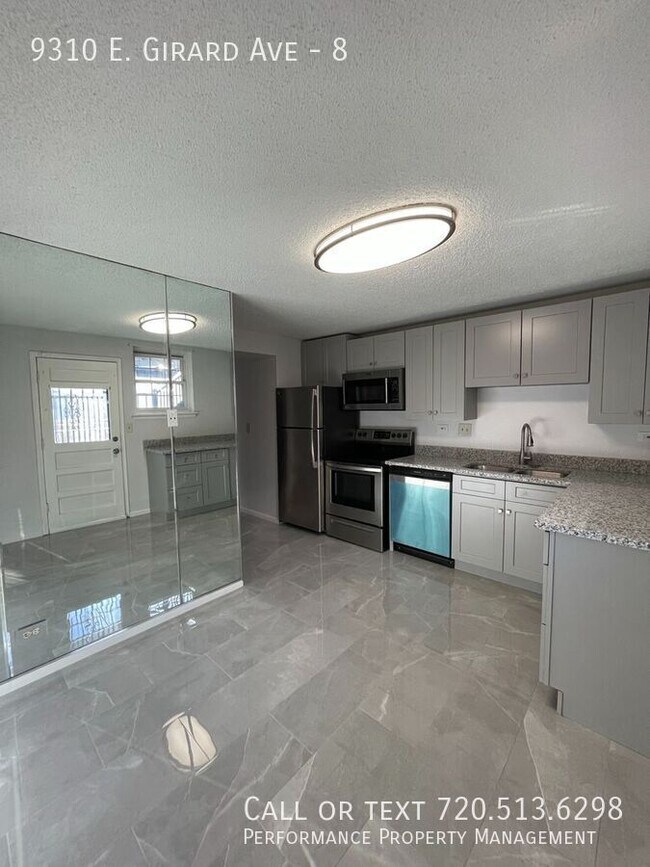 Foto del edificio - 9310 E Girard Ave