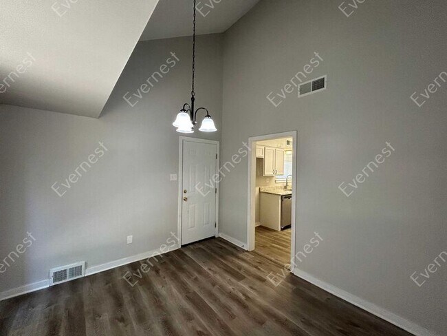 Foto del edificio - 3743 Oak Lake Ln
