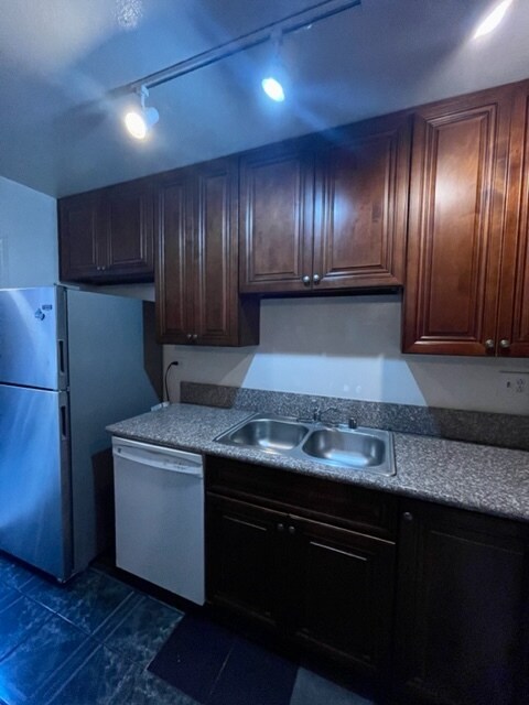Foto del edificio - 7301 Lennox Ave