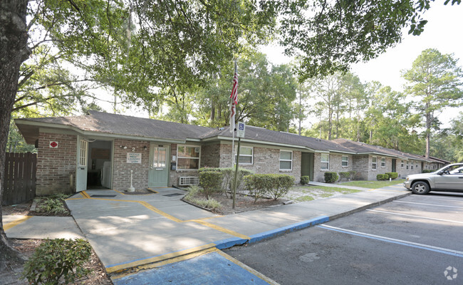 Building Photo - Southern Villas of Starke