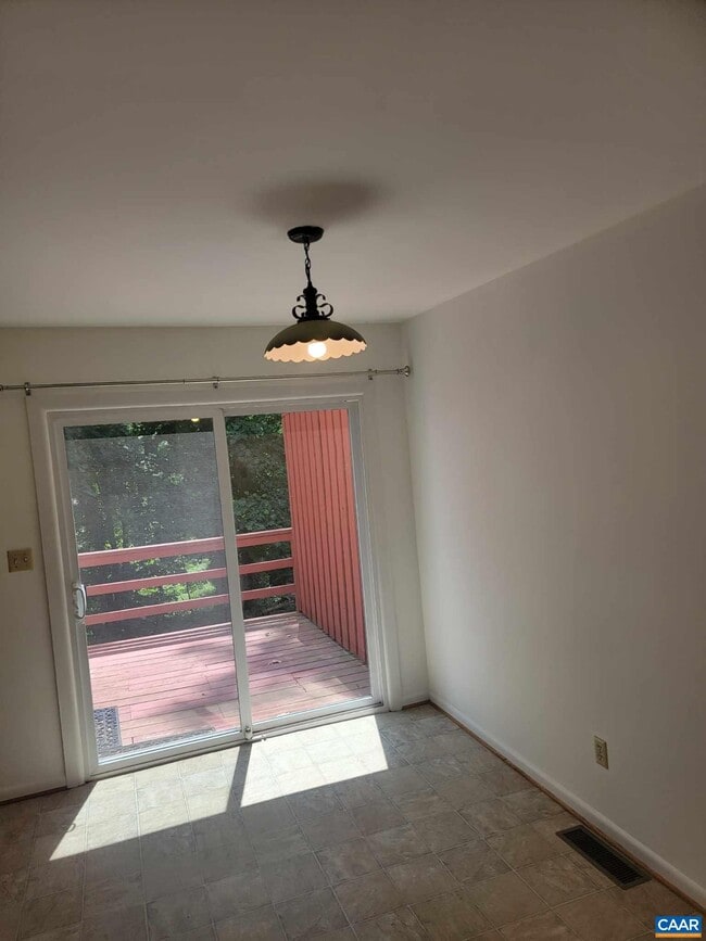 Foto del edificio - 1203 Oak Hill Dr