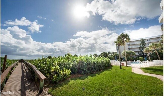 Building Photo - 1616 Ocean Dr