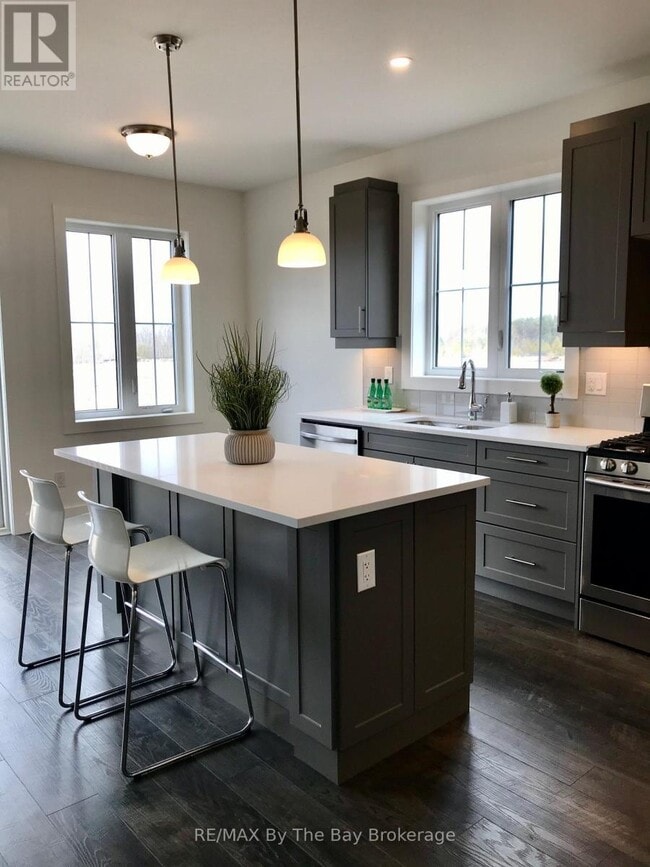 Building Photo - 154 Red Pine St.