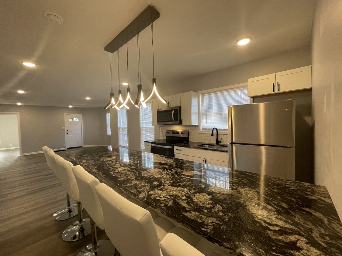 Foto principal - 233 Lamont Ave