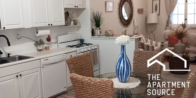 Building Photo - 918 Green Bay Rd