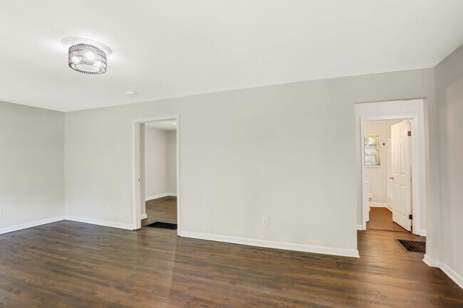 Foto del edificio - 2155 W Woodberry Ave
