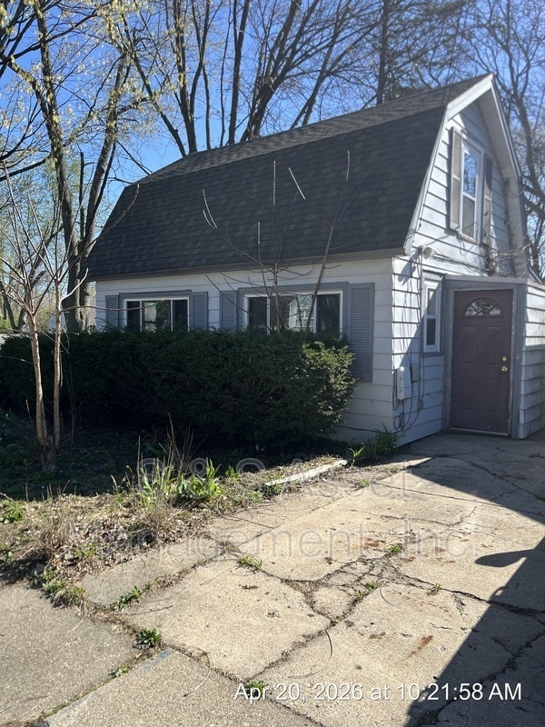 Building Photo - 300 E Everettdale Ave