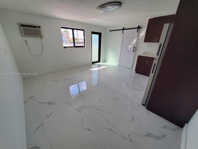 Foto del edificio - 920 SE 8th St