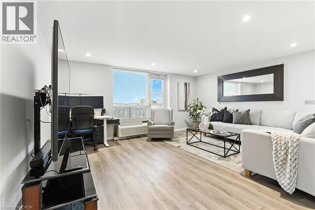 Building Photo - 6720 Glen Erin Dr