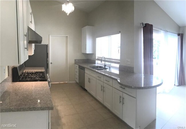Foto del edificio - 4 br, 2 bath  - 2718 S Deegan Dr