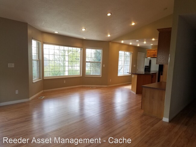 Building Photo - 4 br, 3.5 bath House - 1274 Orchard Heights