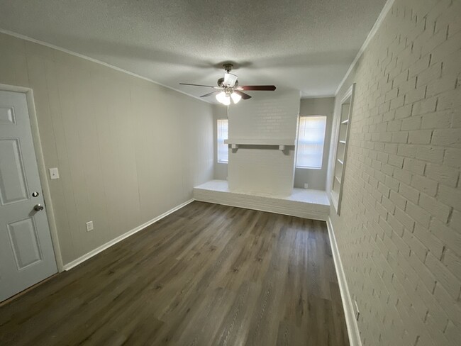 Building Photo - 409 Tupelo Rd Center Point, AL 35215