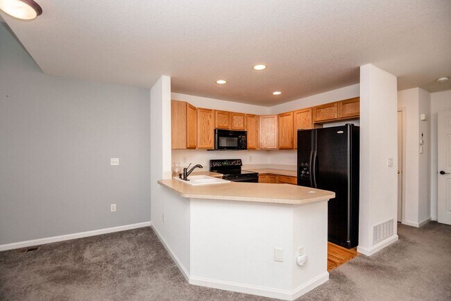 Foto del edificio - 4040 Plum Creek Dr