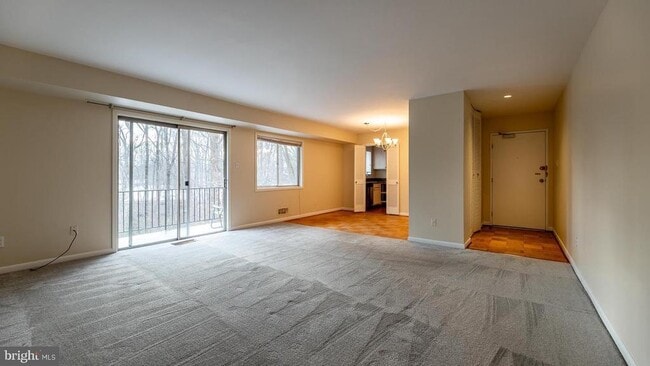 Foto del edificio - 10648 Montrose Ave