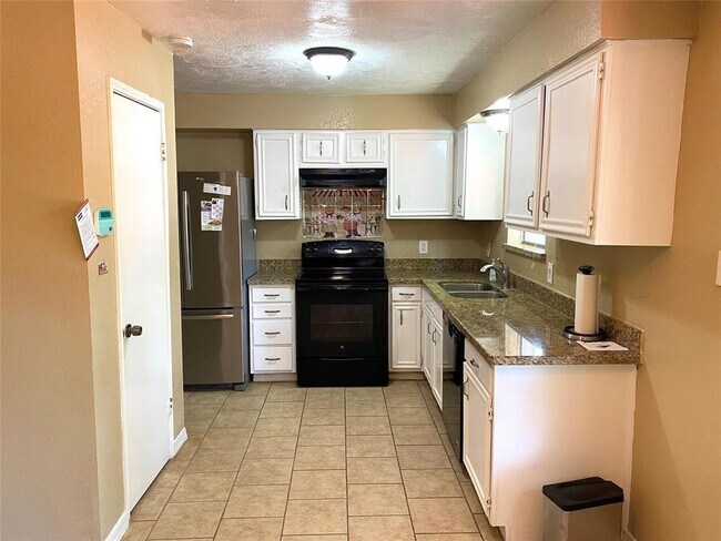 Building Photo - 747 Seamaster Dr
