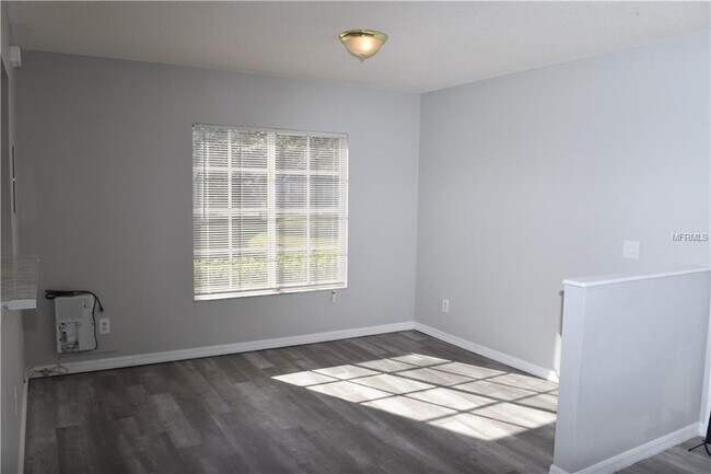 Foto del edificio - Riverwalk Retreat: Updated 3BR Townhome in...