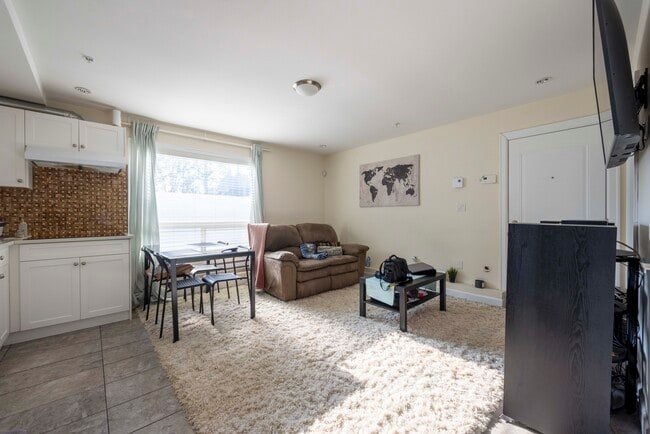 Building Photo - 3162 Euclid Av