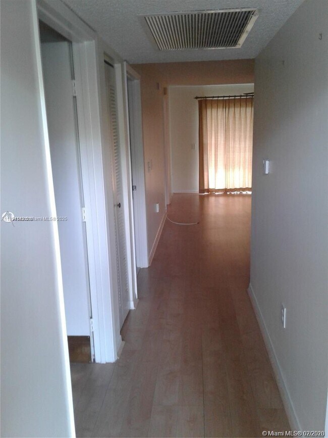 Foto del edificio - 701 SW 142nd Ave