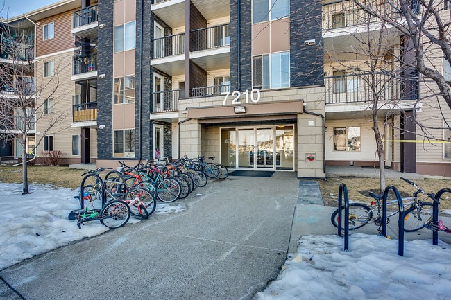 Building Photo - Convenient 2B/2B Condo located in Saddleridge next to LRT (IP033)