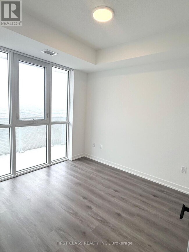 Building Photo - 28 Interchange Wy