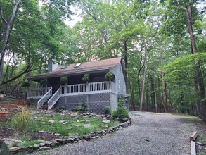 Building Photo - 120 Rocky Stream Ct