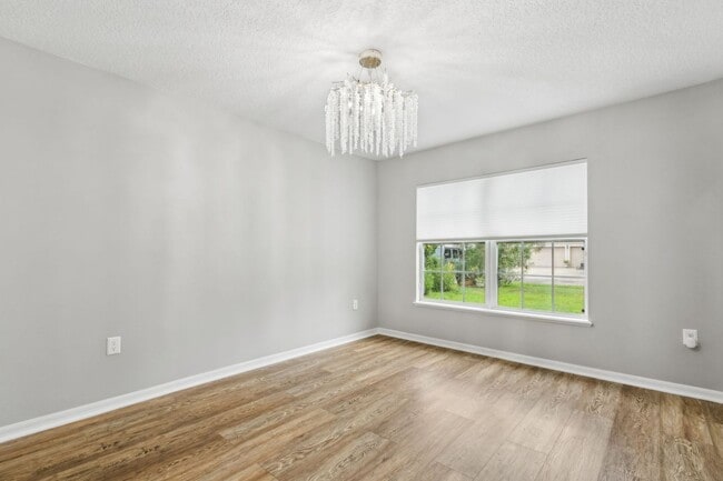 Building Photo - Newly Renovated 4 Bedroom!