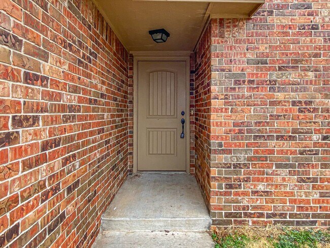 Foto del edificio - Three Bedroom Home with Storm Shelter!