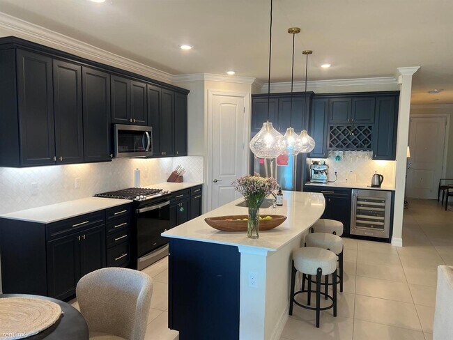Building Photo - 5 br, 4 bath House - 8289 Vaulting Dr