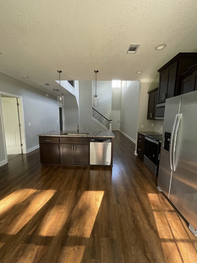 Building Photo - Home For Rent