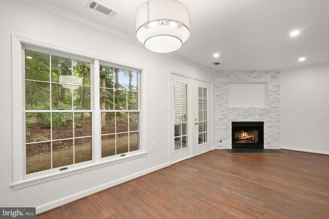 Foto del edificio - 7256 Glen Hollow Ct