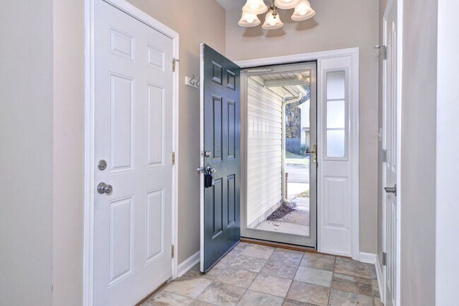 Foto del edificio - Updated Kiln Creek Home