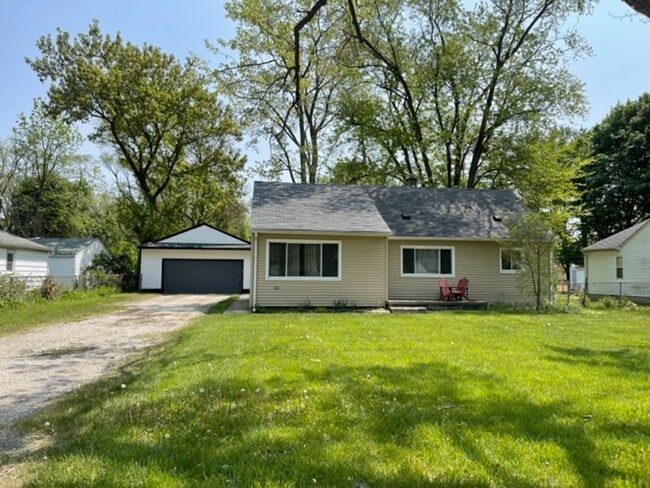 Foto del edificio - ADORABLE 3 BED 1.5 BATH BUNGALOW -----DEERING ST.