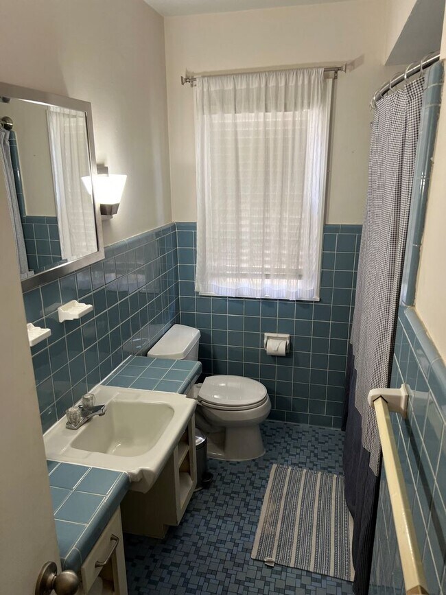 Building Photo - 5472 Laurie Ln