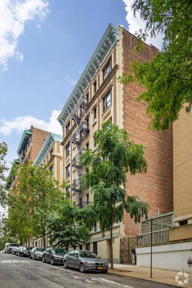 Foto del edificio - 414 W 121st St
