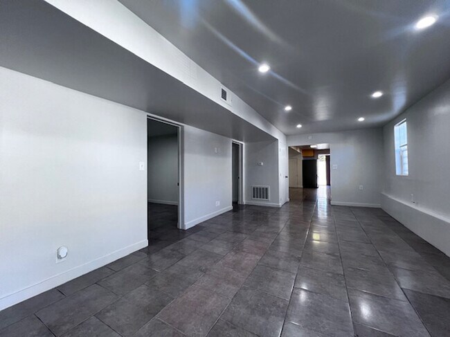 Foto del edificio - 1037 Peralta St