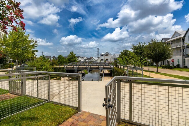 Building Photo - 8711 Oak Kolbe Ln