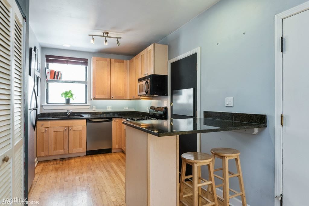 Primary Photo - 2 br, 1 bath Condo - 7017 N Wolcott Ave