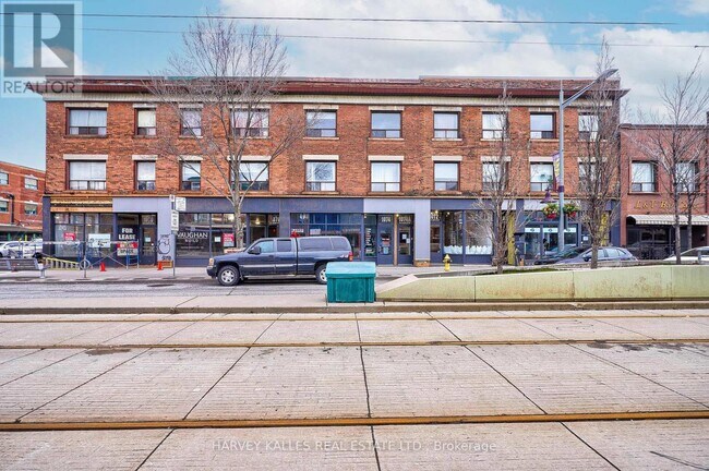 Photo du bâtiment - 1074 St Clair Ave W