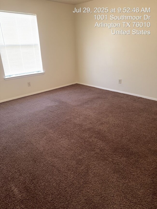Building Photo - Duplex