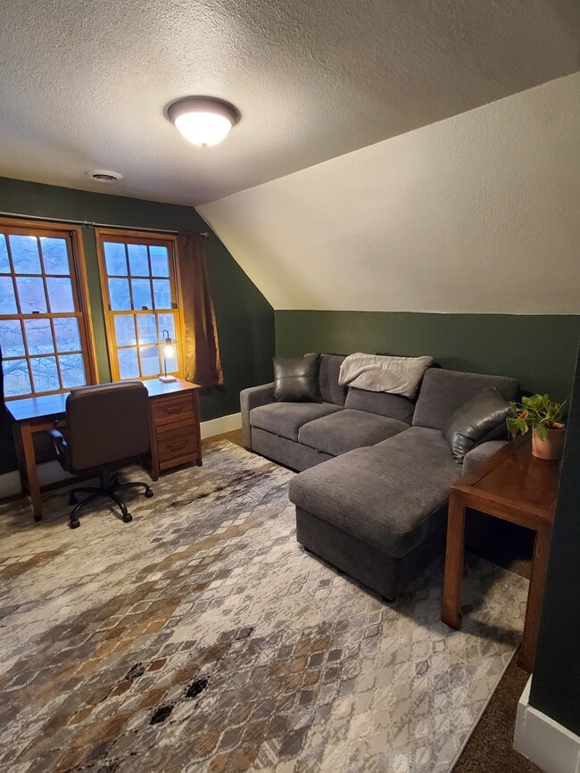 Foto del edificio - 317 E Willamette Ave