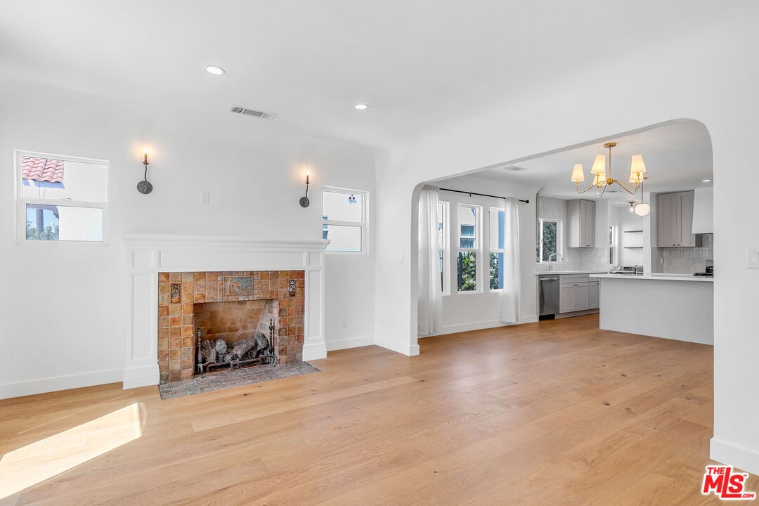 Primary Photo - 2032 S Palm Grove Ave