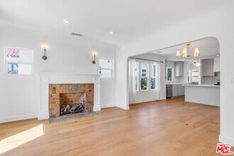Building Photo - 2032 S Palm Grove Ave