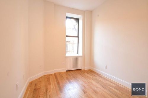 Building Photo - 358 W 45th St