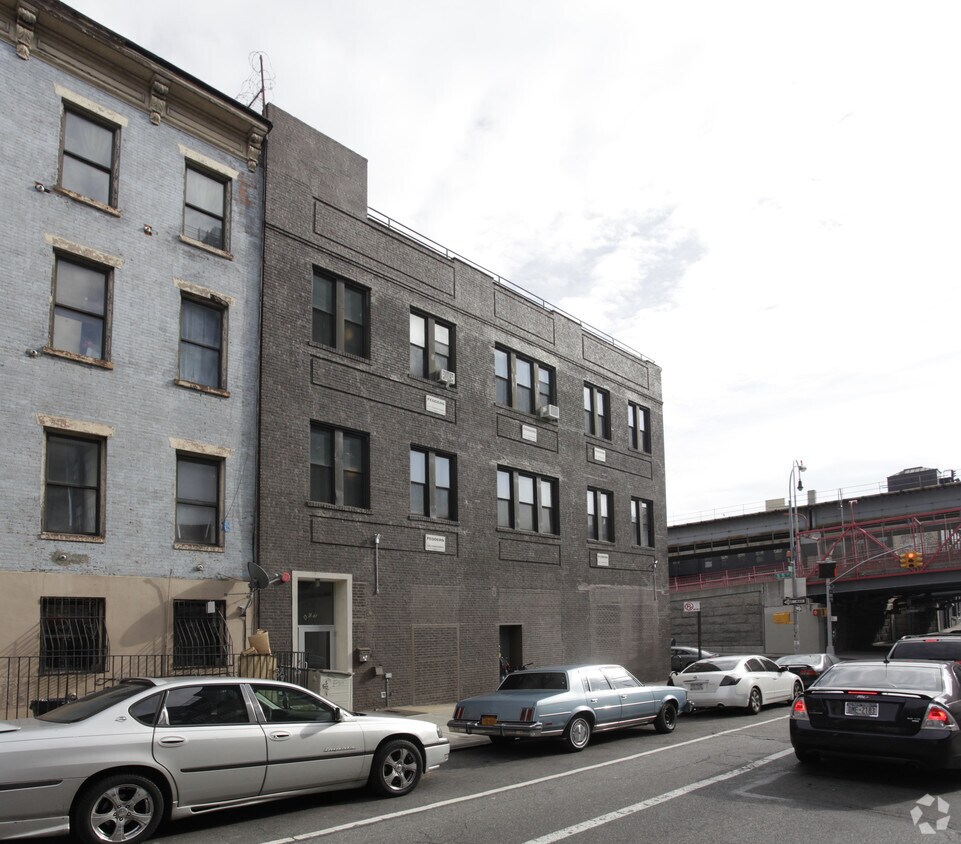 Foto principal - 808 Driggs Ave