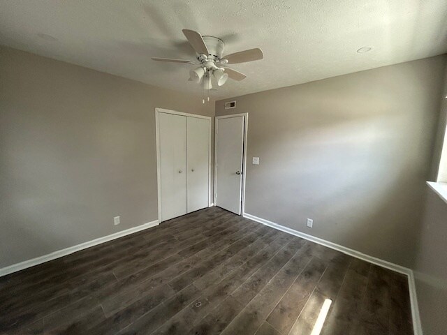 Foto del edificio - 5305 Hasbrook Dr